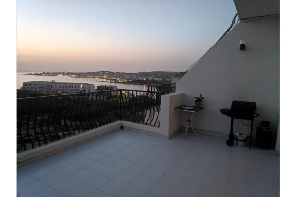 Gaia Penthouse Sea And Country Views Home St. Paul's Bay Ngoại thất bức ảnh